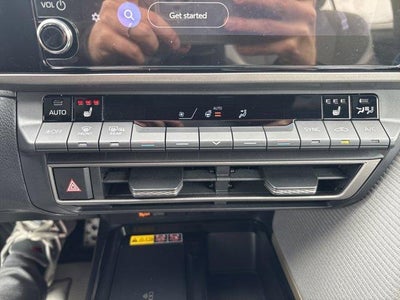 2025 Toyota Camry SE AWD (Natl)