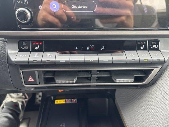 2025 Toyota Camry SE AWD (Natl)