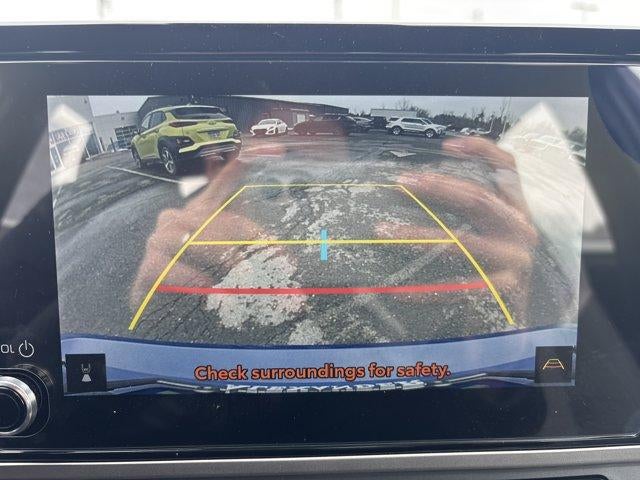 2025 Toyota Camry SE AWD (Natl)