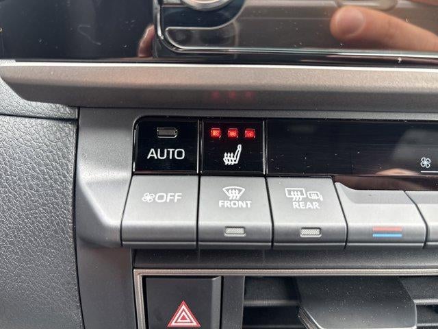 2025 Toyota Camry SE AWD (Natl)