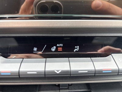 2025 Toyota Camry SE AWD (Natl)