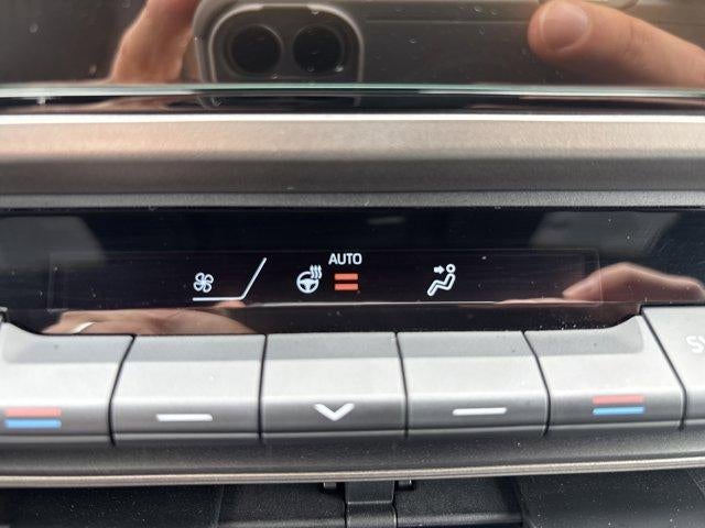 2025 Toyota Camry SE AWD (Natl)