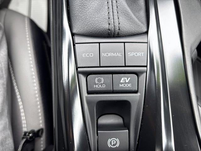 2025 Toyota Camry SE AWD (Natl)