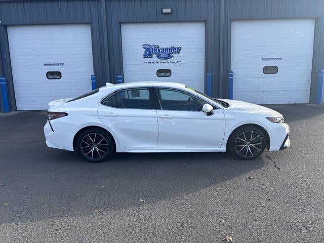 2024 Toyota Camry SE Auto (SE)