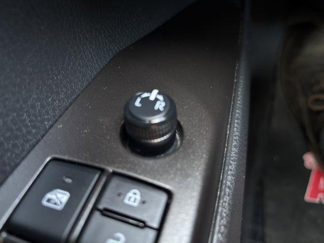 2024 Toyota Camry SE Auto (SE)