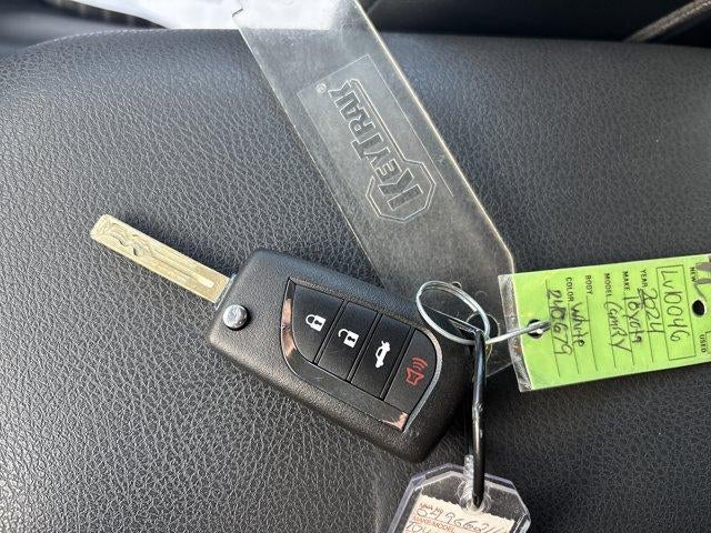 2024 Toyota Camry SE Auto (SE)