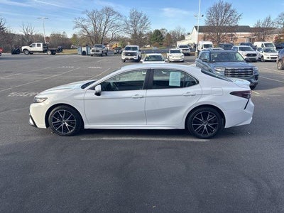 2024 Toyota Camry SE Auto (SE)