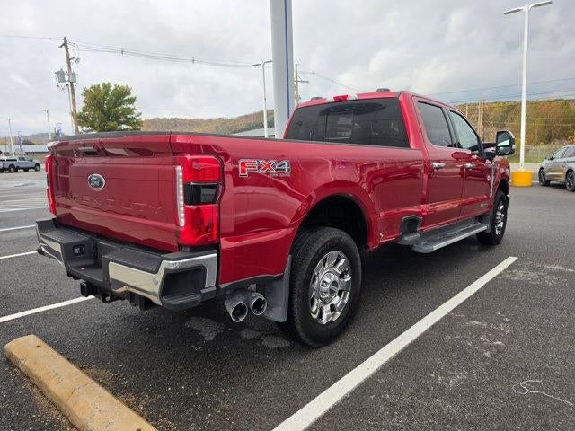2023 Ford Super Duty F-250 SRW LARIAT 4WD Crew Cab 6.75' Box