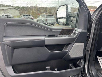 2025 Ford Super Duty F-350 DRW LARIAT 4WD Crew Cab 8' Box