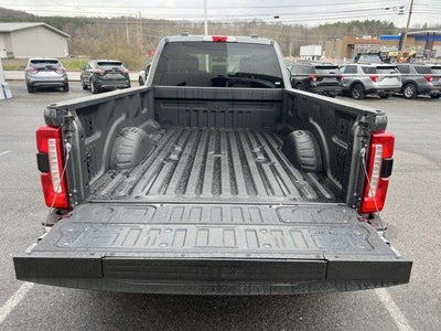 2025 Ford Super Duty F-350 DRW LARIAT 4WD Crew Cab 8' Box