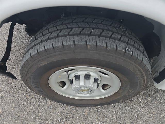 2023 Chevrolet Express Passenger 3500 Regular Wheelbase Rear-Wheel Drive 1LS