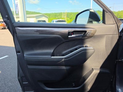 2021 Toyota Highlander Platinum AWD (Natl)
