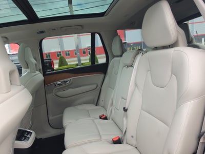 2022 Volvo XC90 Momentum