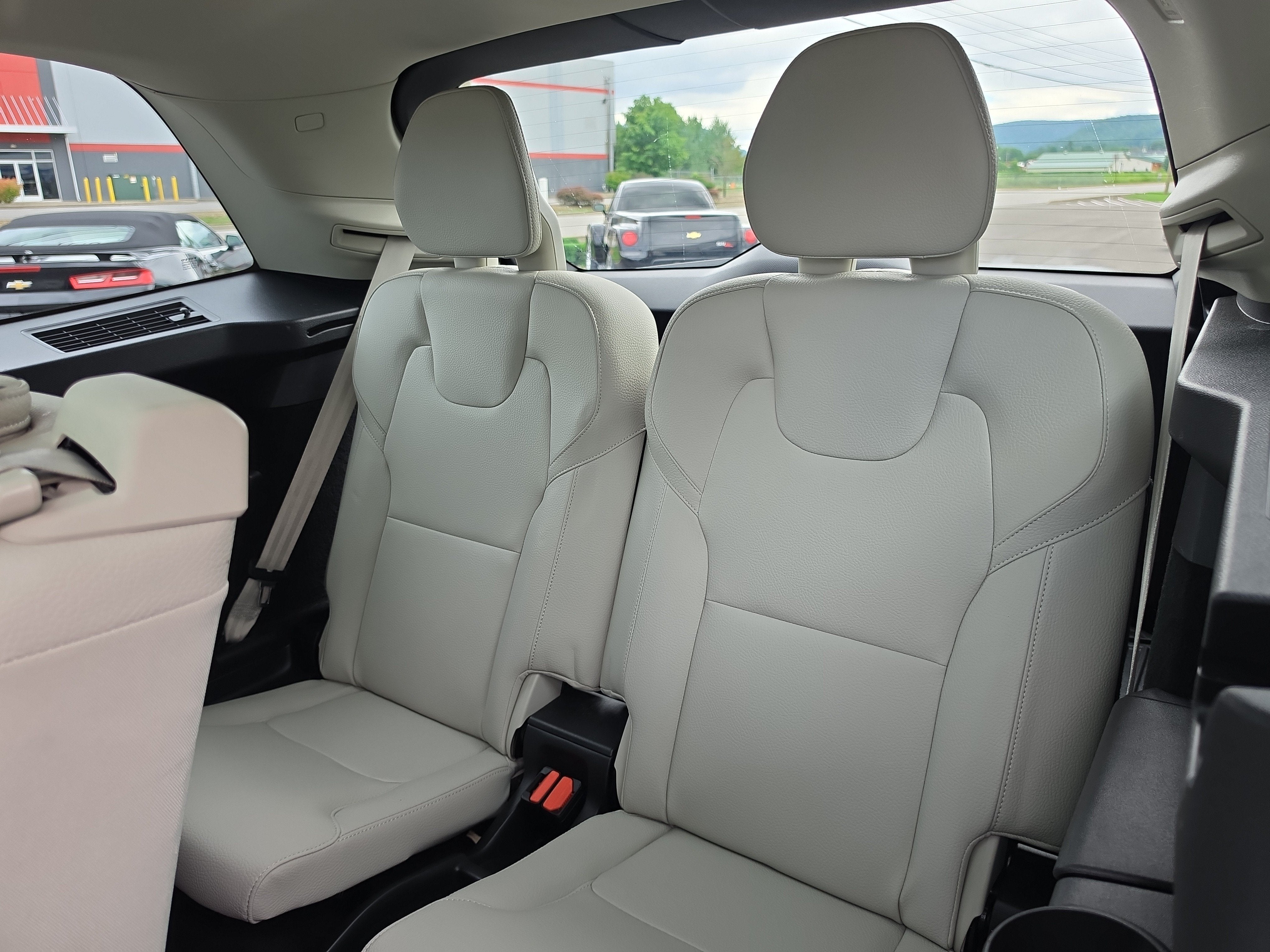 2022 Volvo XC90 Momentum