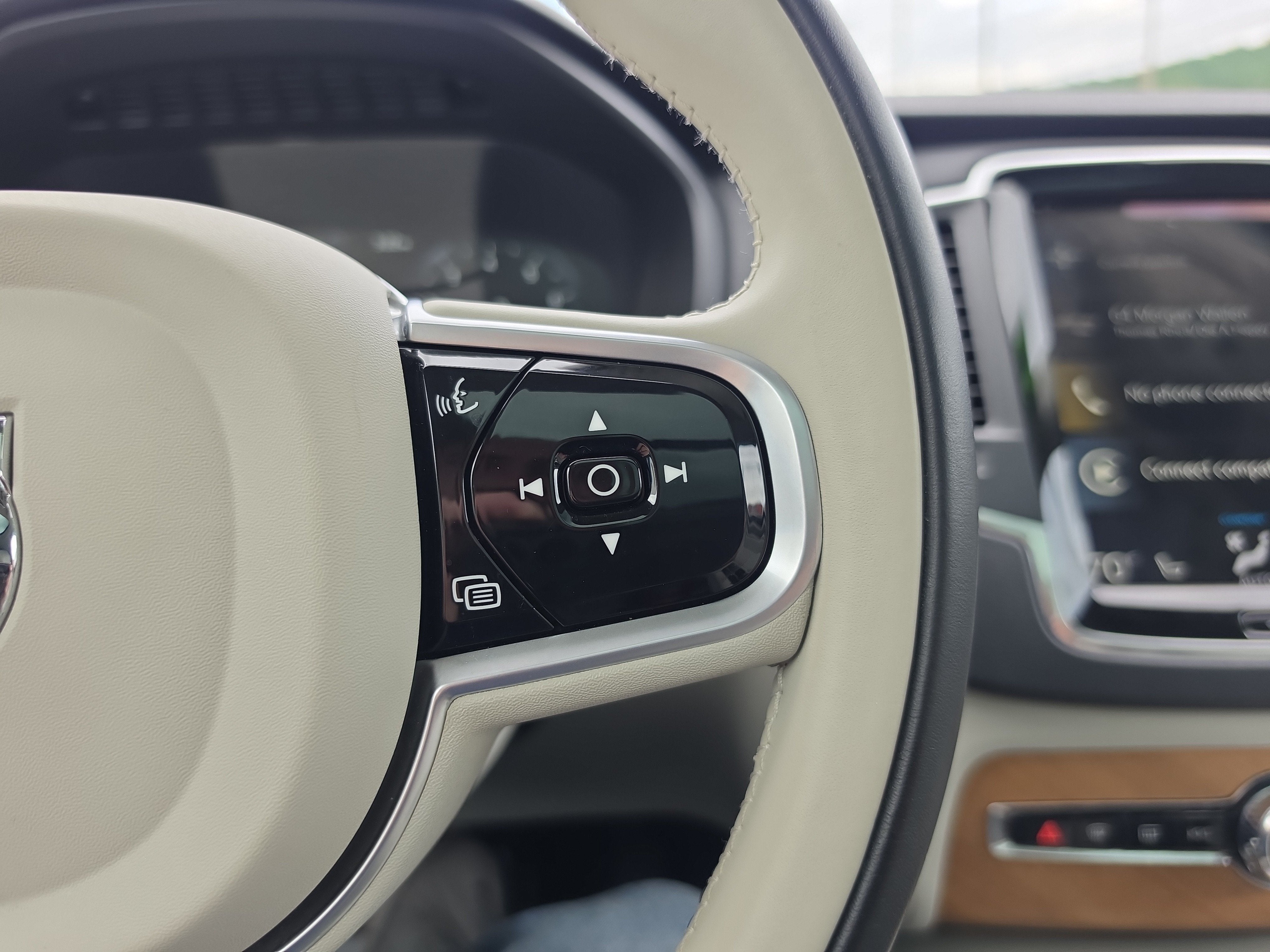 2022 Volvo XC90 Momentum