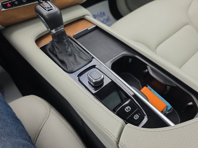 2022 Volvo XC90 Momentum