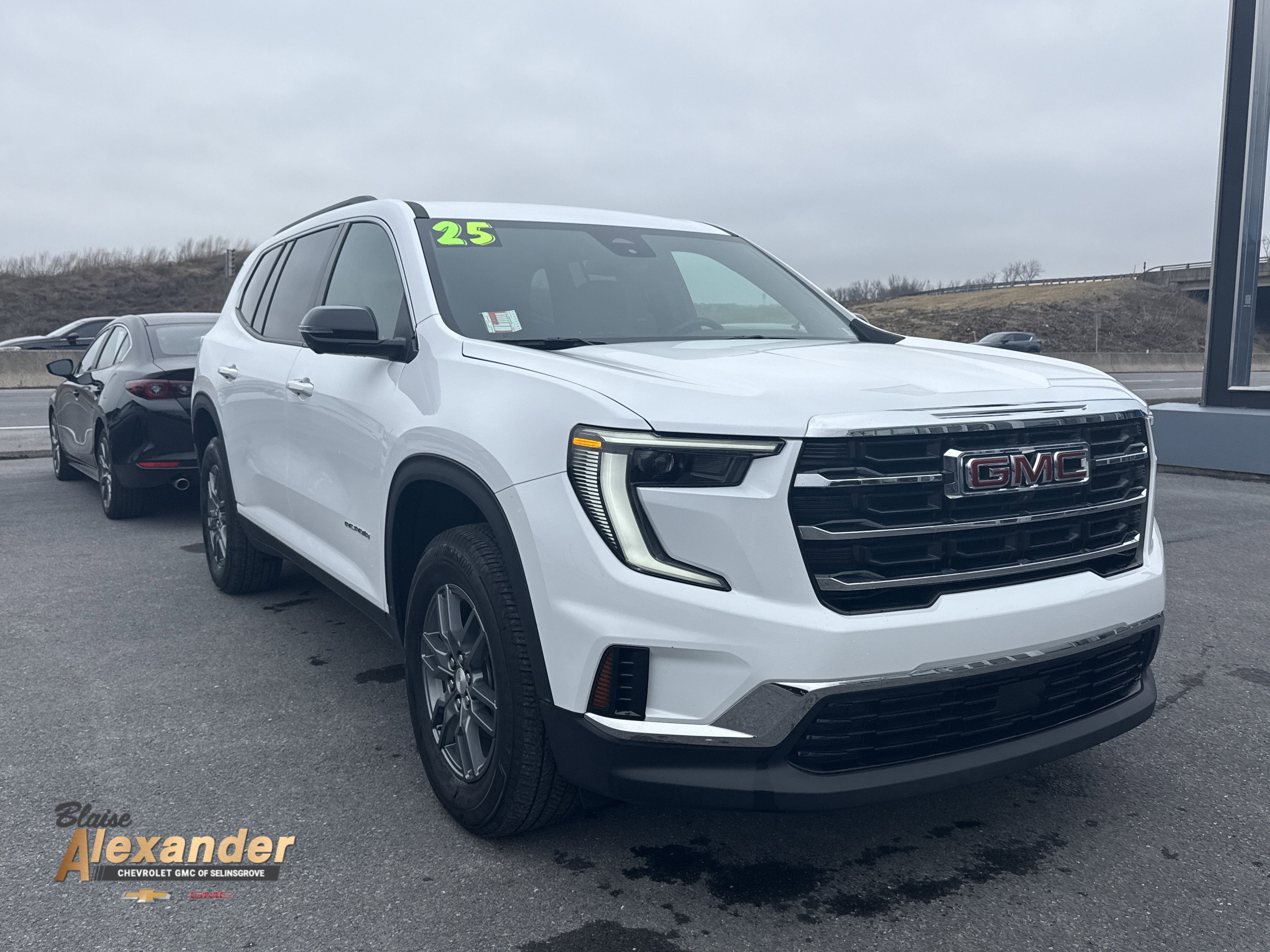 2025 GMC Acadia Elevation