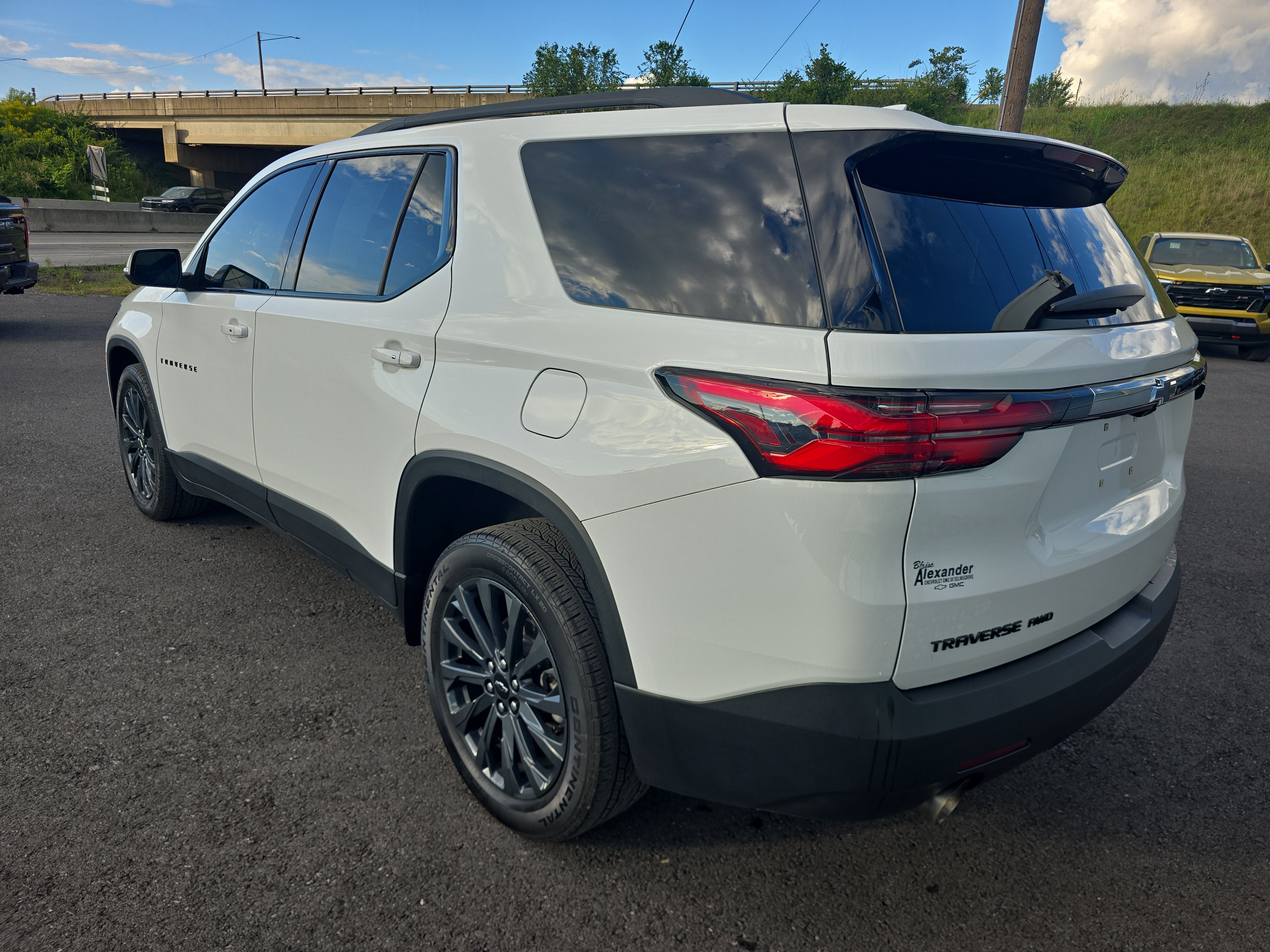 2023 Chevrolet Traverse RS