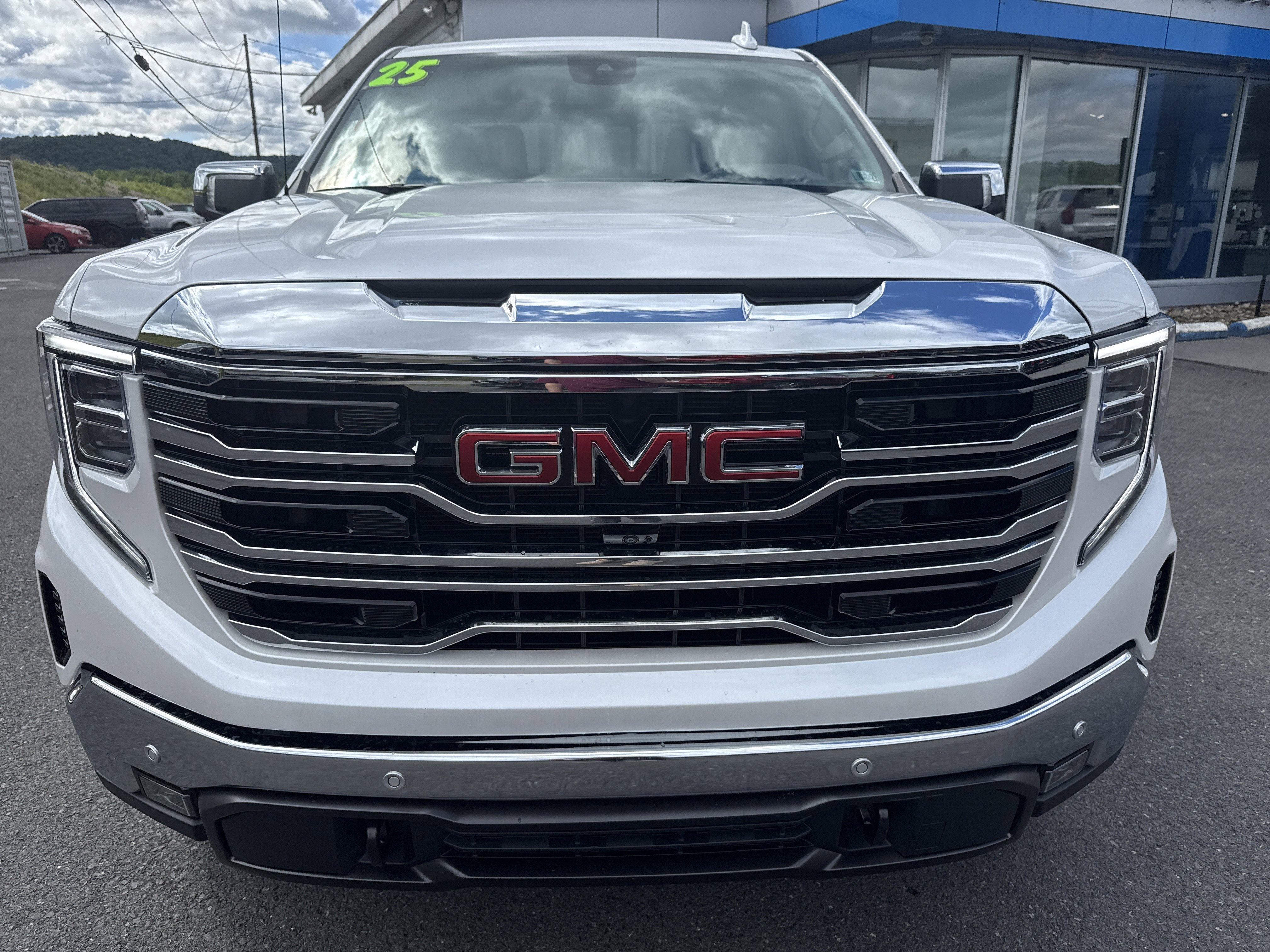 2025 GMC Sierra 1500 SLT