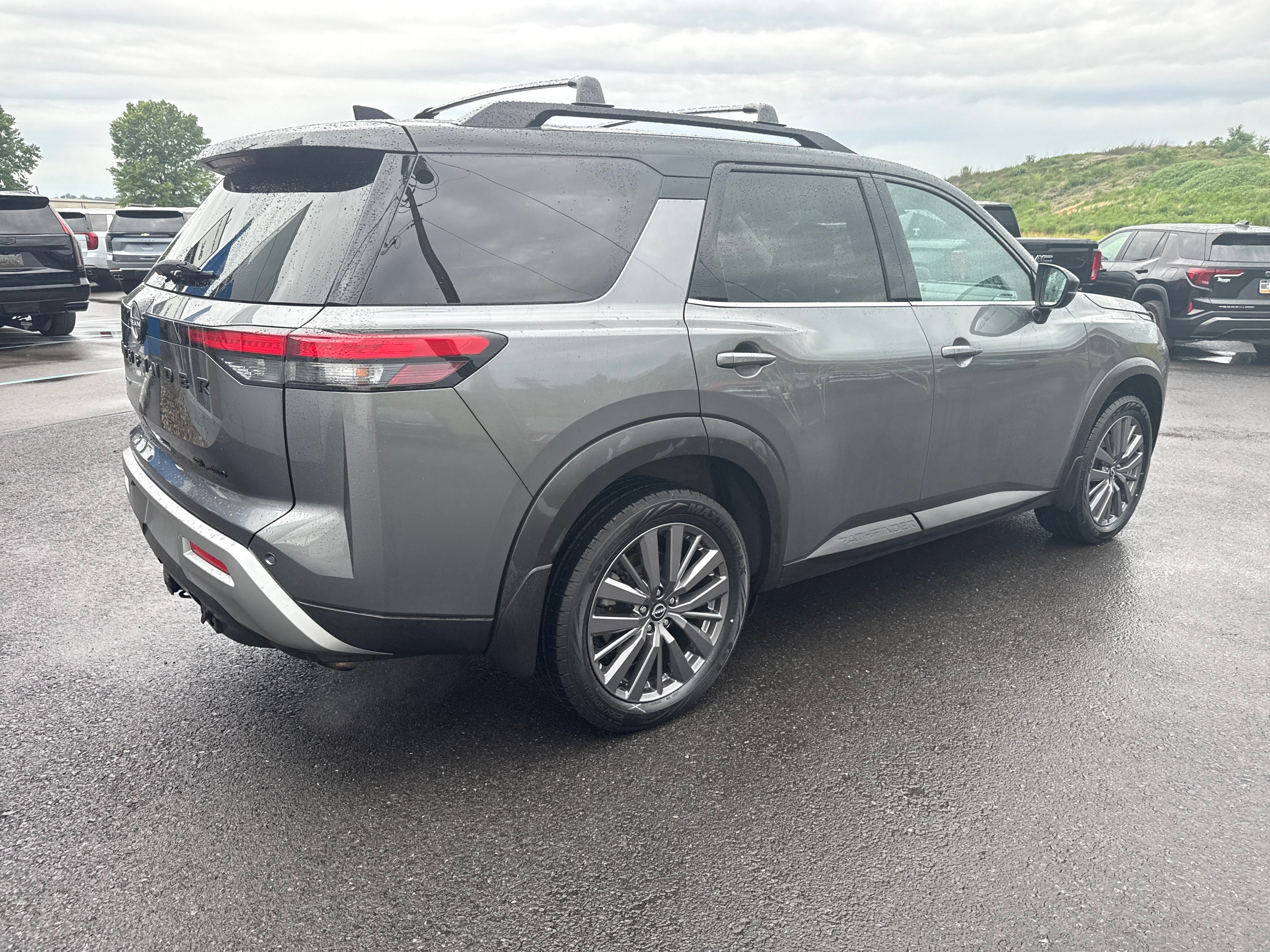 2023 Nissan Pathfinder SL