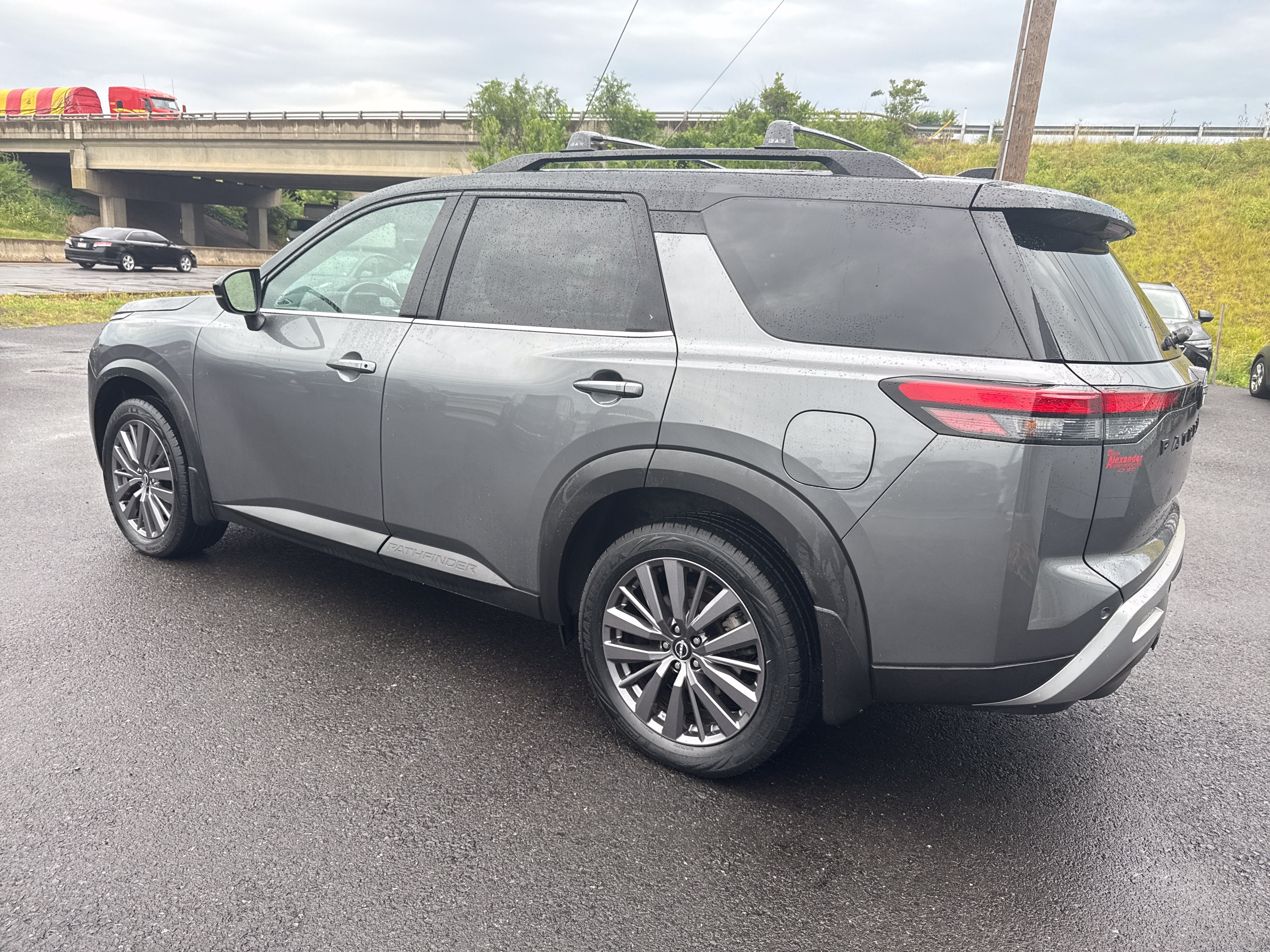 2023 Nissan Pathfinder SL