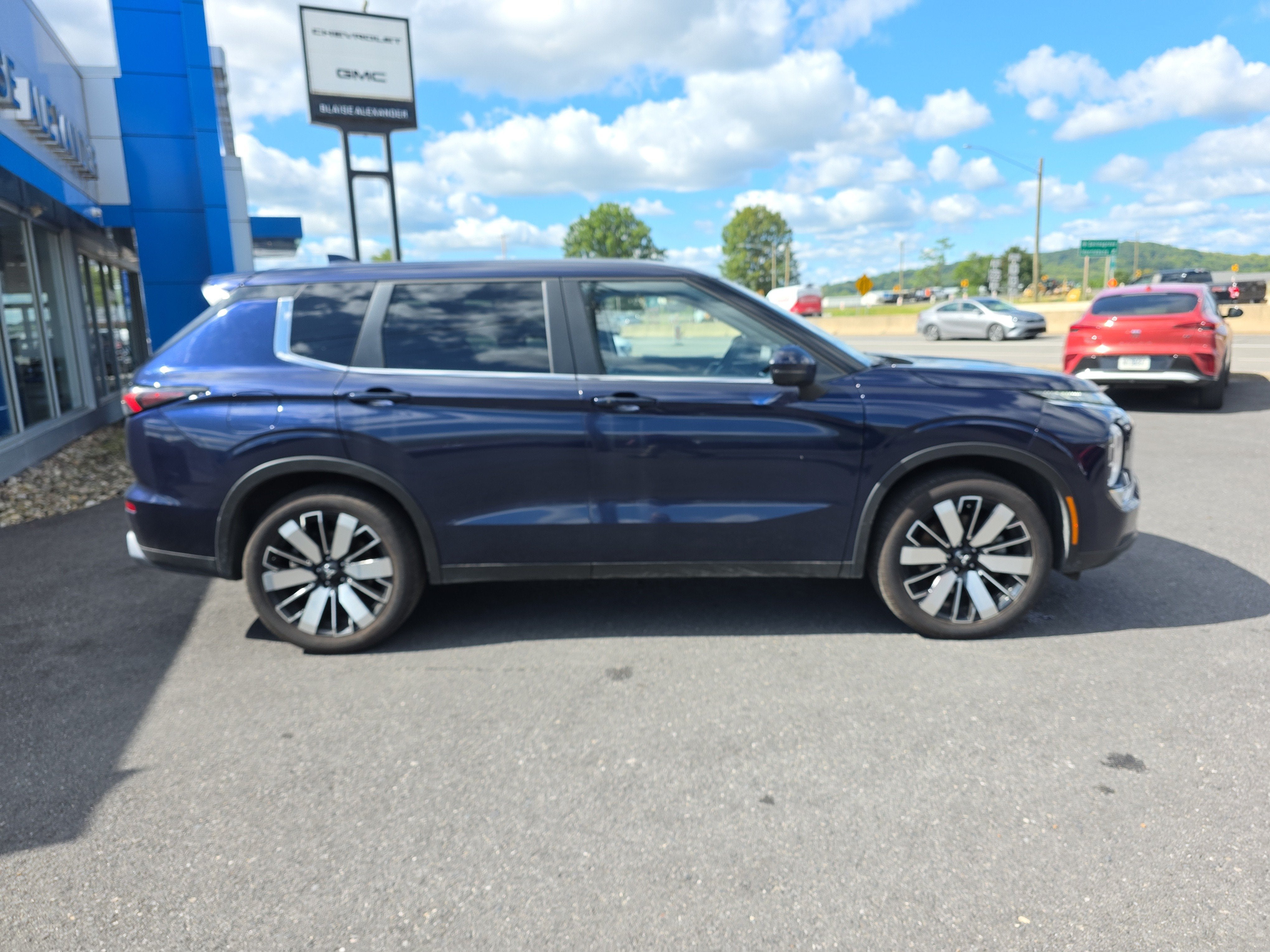 2025 Mitsubishi Outlander SE