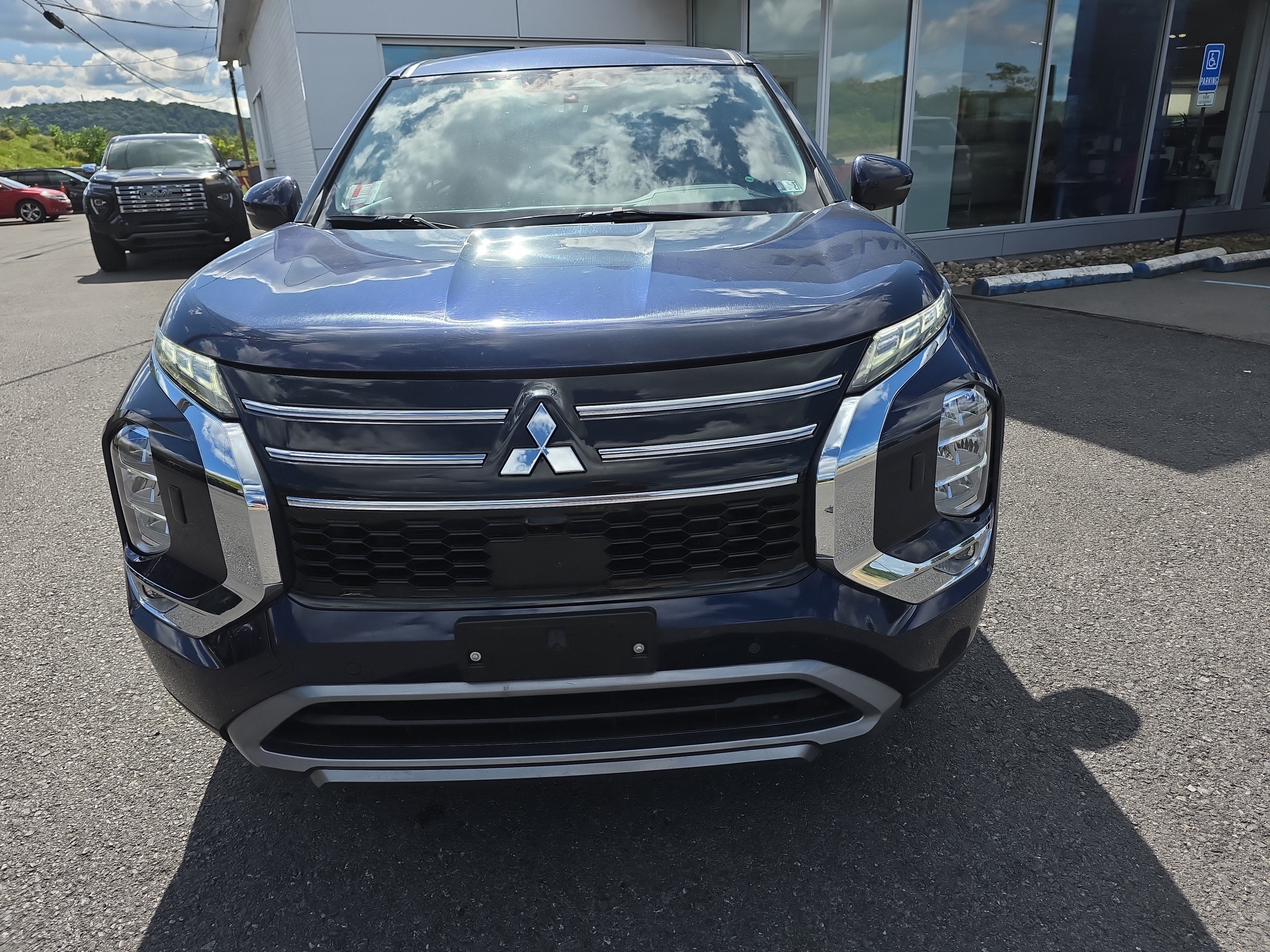 2025 Mitsubishi Outlander SE